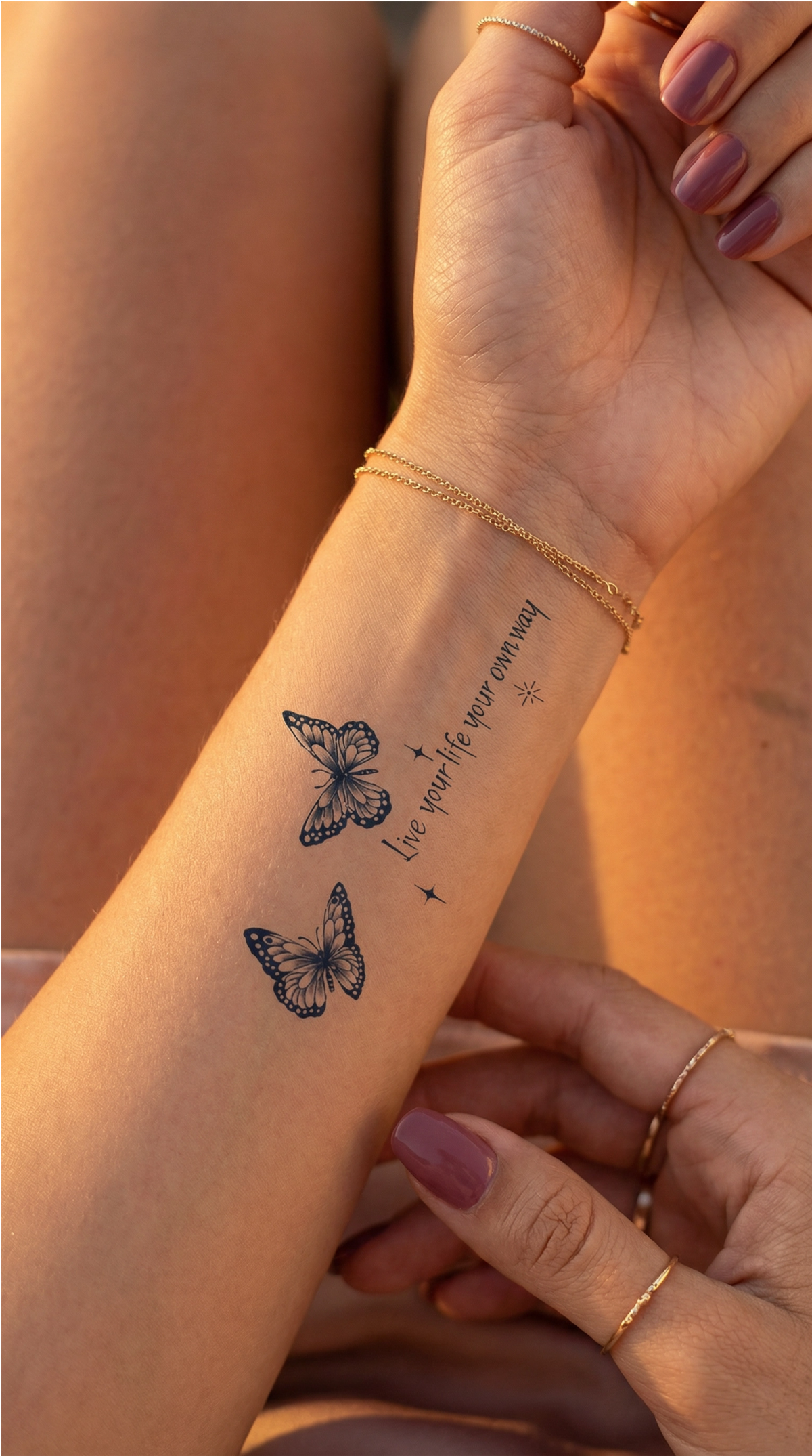 Tatuaj temporar cu fluturi, model mic, potrivit pentru testarea metodei cu ulei
